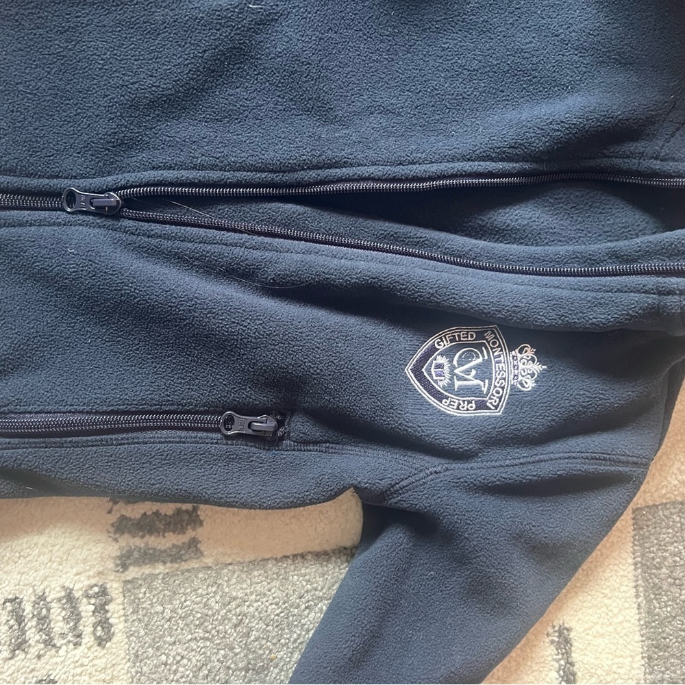 Land’s End Montessori Gifted Prep School Uniform Long Sleeve + Tee + Fleece 3T - Picture 5 of 9